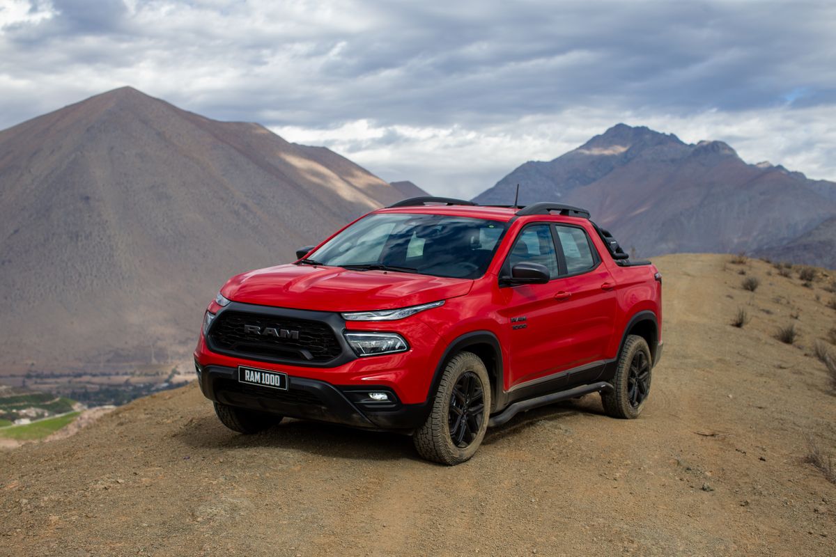 AutosTv's tweet photo. Buenos días a toda nuestra comunidad, iniciamos la jornada de hoy con la nueva Ram 1000. 😍
@ReidyCo  #autosydeportes #Autostv #culturadelmotor #ram1000 @StellantisLATAM https://t.co/Y0d9U3QMid