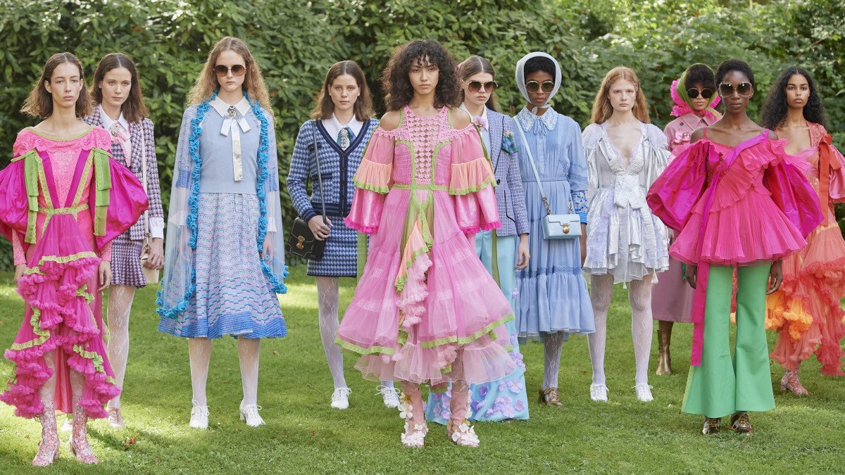 MySmallStoreMN's tweet photo. 7 #TopTrends from #TheLondon Spring 2022 #Runways 🌸 🔺
Which one do you like the most?
https://t.co/Wp6sGEww25 #Kingdom https://t.co/8I8BGTJcXv