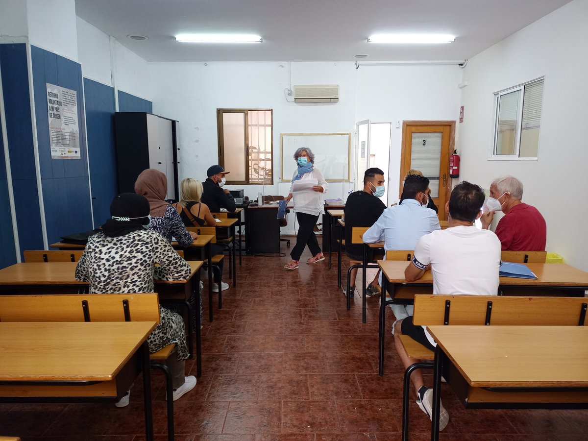 elcheacoge's tweet photo. Continuamos con nuestras clases de español para adultos y menores en nuestra sede centro y El Rincón de las Culturas👉 MÁS INFO 👉 965426172 / 966243128📌 Programa Aprendizaje de la Lengua y la Cultura del País de Acogida.
#ElcheAcoge #RedAcoge #clasesespañol https://t.co/CJ20ceqT3S