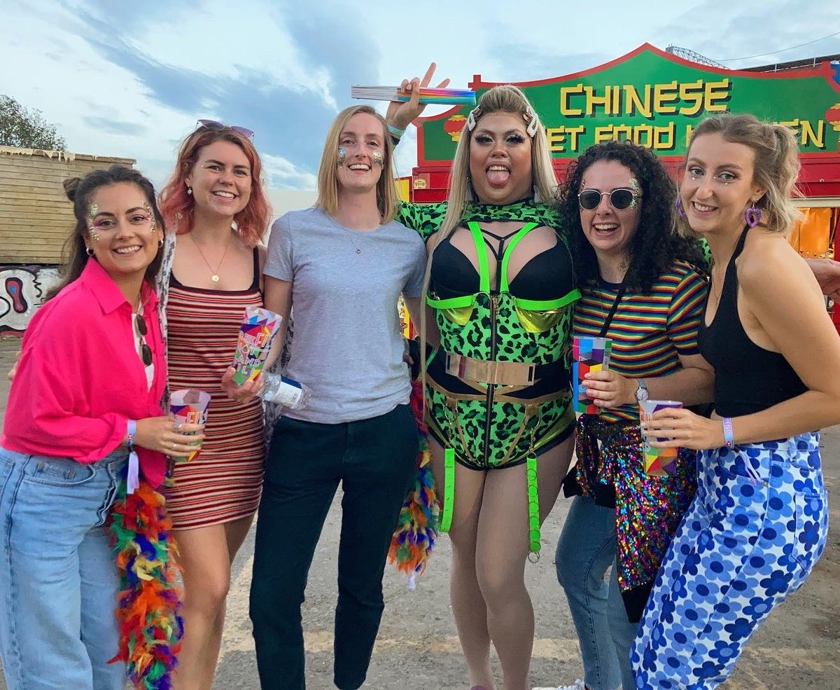 Shout out to <a href="/IsSumTingWong/">SumTingWong</a> for being the nicest person ever and for having an amaaaazing set! 💙