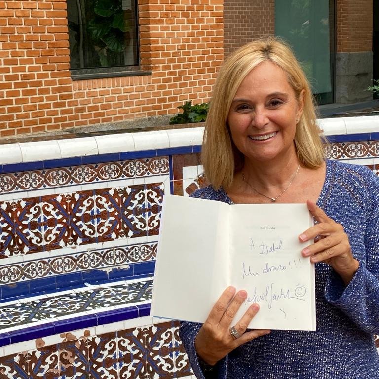 🥰 Que buena oportunidad para reencontrarme con <a href="/Rsantandreuofc/">Rafael Santandreu</a> del que tanto he aprendido y a quien tanto admiro
📖 Su último libro “𝗦𝗶𝗻 𝗺𝗶𝗲𝗱𝗼” promete ser tan interesante y práctico como todo lo que viene de él.
Y tú, ¿qué libro te estás leyendo ahora? Cuéntamelo 💬👇