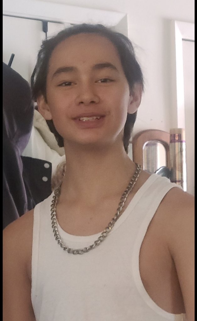 BarriePolice's tweet photo. #BarriePolice is still trying to locate 15-year old Donovan Clement who is male Indigenous, 5"9, 135 lbs, thin build, wearing a black baseball cap with a white Toronto Raptors logo, white t-shirt, black jacket with white stripes down the sleeves, black pants &amp; white running shoes https://t.co/oPxBfP6AsK
