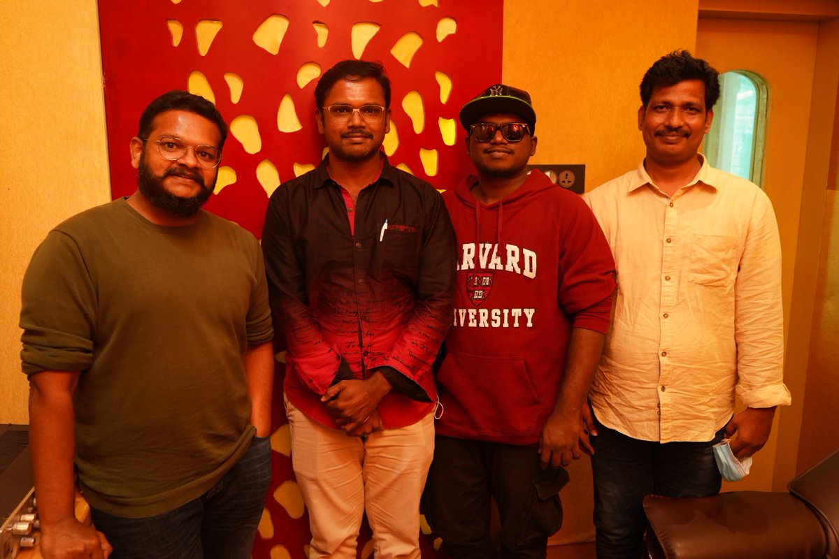 sabari_gireesn's tweet photo. A peppy song recorded. Lyrics written &amp; voice rendered by Arivu 

@gurusaravanan @GhibranOfficial @TherukuralArivu @proyuvraaj @TharshanShant @ksravikumardir #losliya https://t.co/rFF4oaMQa5