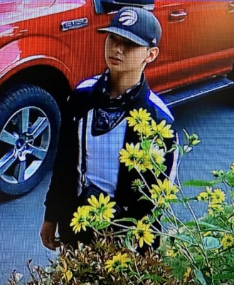 BarriePolice's tweet photo. #BarriePolice is still trying to locate 15-year old Donovan Clement who is male Indigenous, 5"9, 135 lbs, thin build, wearing a black baseball cap with a white Toronto Raptors logo, white t-shirt, black jacket with white stripes down the sleeves, black pants &amp; white running shoes https://t.co/oPxBfP6AsK