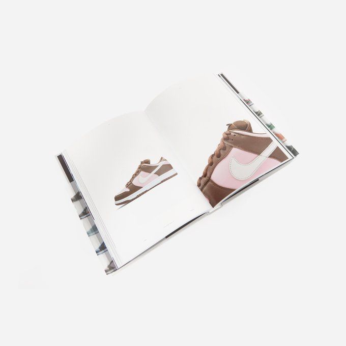 thesolestuff's tweet photo. Ad: The official Nike SB: The Dunk Book is a MUST-HAVE for every Dunk lover 🛹

Link > https://t.co/ZgI7VICMui https://t.co/2Qnr7JkY4p