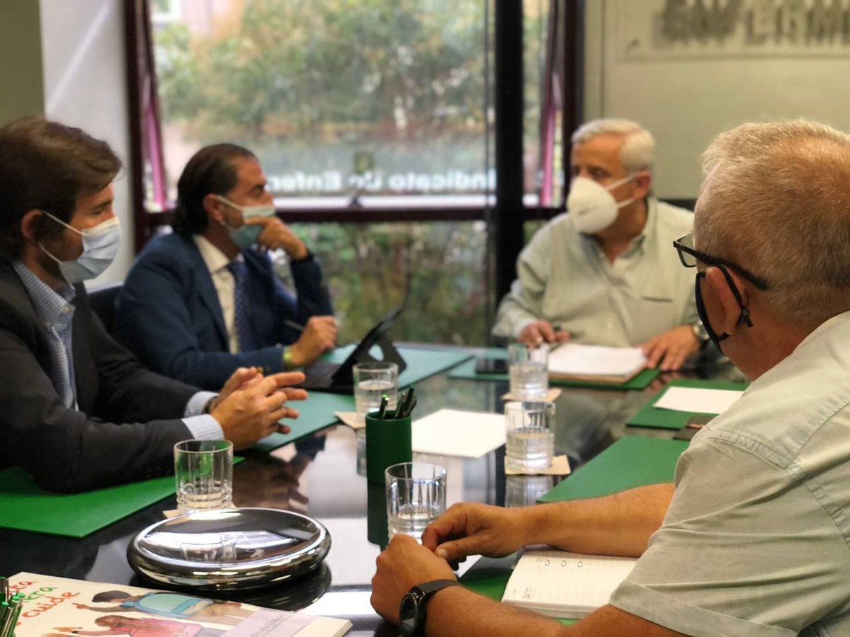 VoxUbeda's tweet photo. VOX JAÉN POR LOS DERECHOS DE LOS PROFESIONALES DE ENFERMERÍA Y FISIOTERAPIA

@BMorilloVOX y Manu Gordo analizan los problemas que aquejan a los profesionales de la enfermería y la fisioterapia de nuestra provincia. Estamos con vosotros, @SATSE_Andalucia

#VOXPORJAÉN https://t.co/PRUvOmt2EL