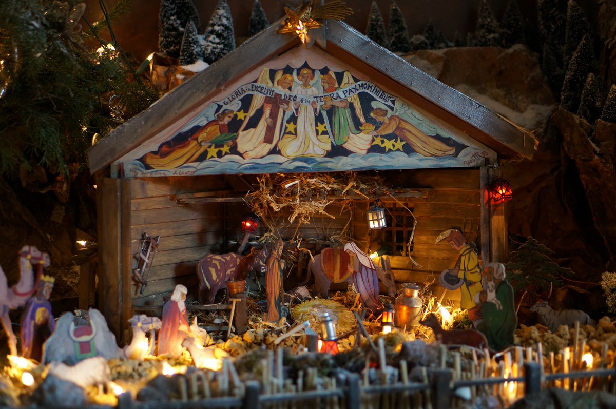 De #voorbereidingen voor #feestvanlicht zijn in volle gang. Vanaf 18 december tot en met 9 januari kan iedereen weer komen genieten van Museumpark Orientalis inclusief uiteraard de #kerstallen. Houd de website en socials in de gaten voor meer informatie!