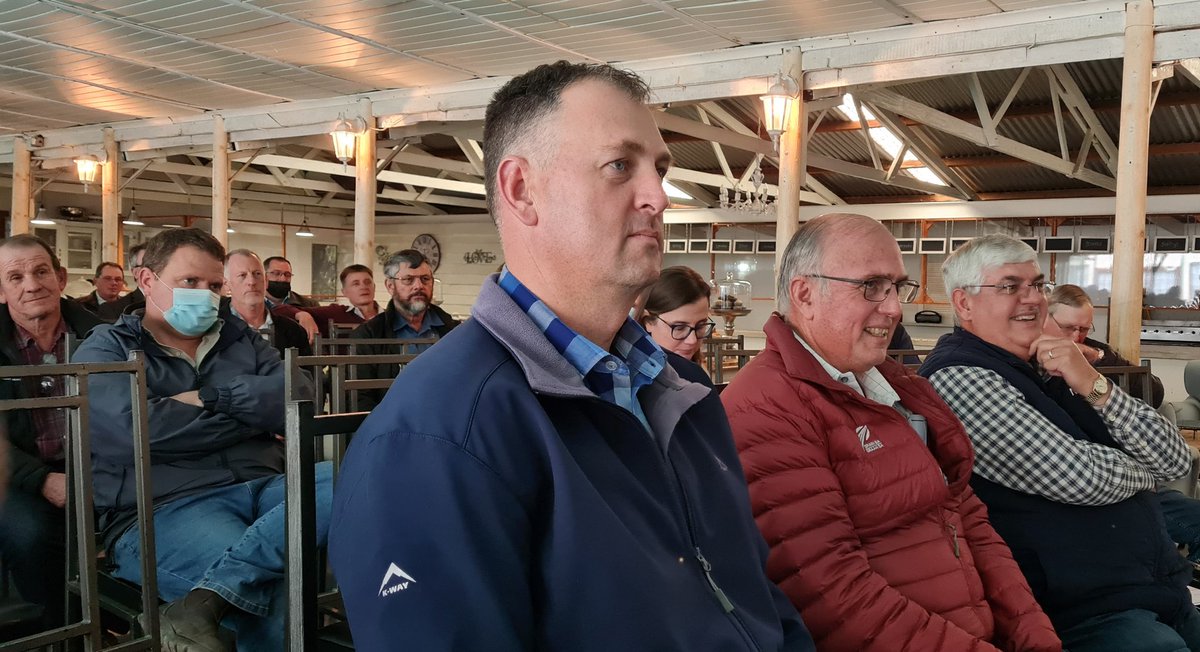 Wes-Kaapse graanboere groet die week vir Jannie de Villiers, vorige HUB van Graan SA. Die eerste samekoms is op Moorreesburg  gehou. Terselfdertyd is Pieter Taljaard, nuwe HUB van Graan SA verwelkom. @AgriOrbit <a href="/GrainSA/">Grain SA</a>