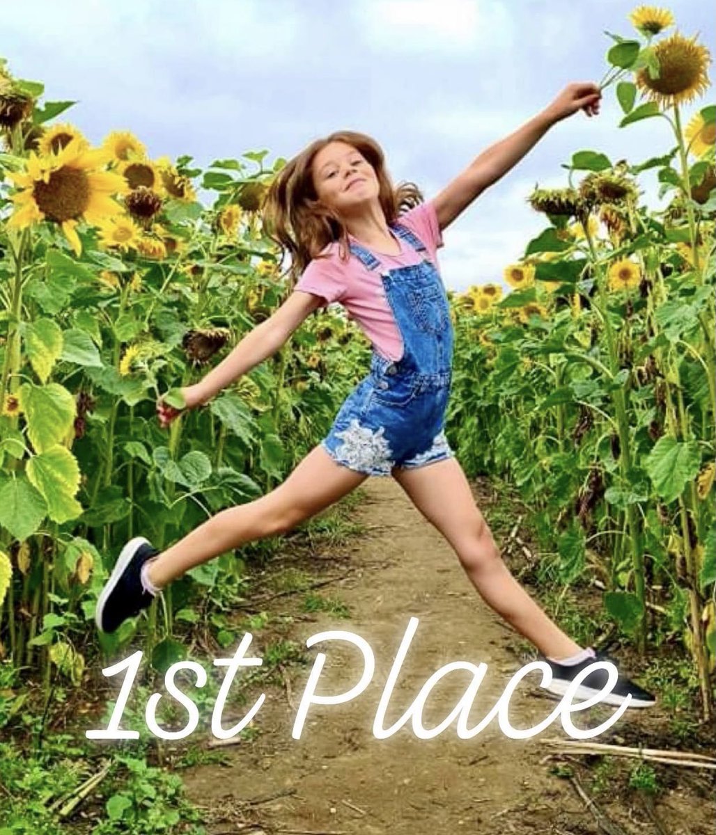 HadleighStars's tweet photo. 1st Place in our ‘Flight’ photo competition goes to Imogen for this wonderfully colourful image amongst the sunflowers. Well done 💜 https://t.co/N2yGVTSSbE