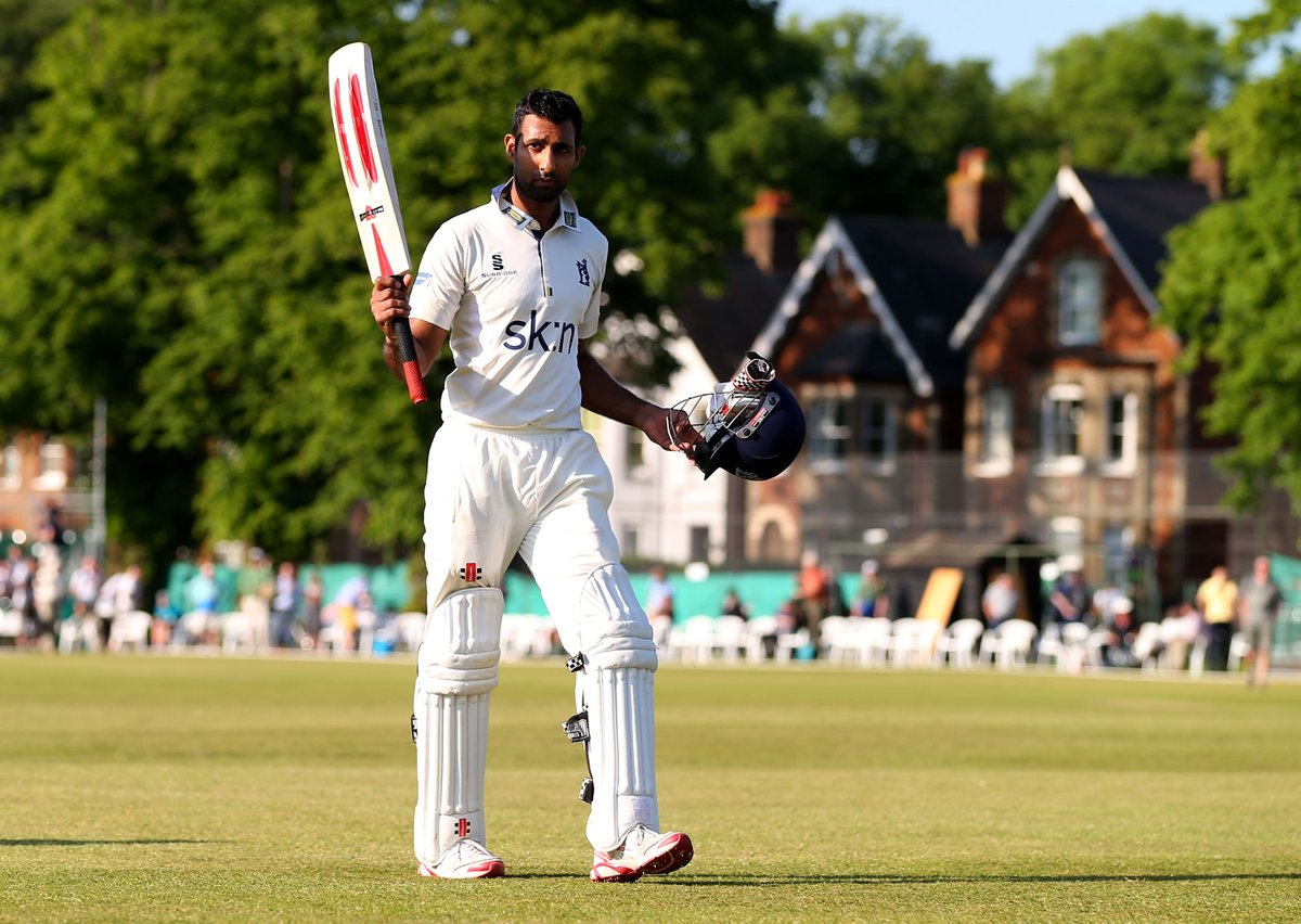 WarwickshireCCC's tweet photo. Thank you for all the special memories, @vchops06! 

Good luck in your retirement. 🤝

#OnceABearAlwaysABear!

🐻#YouBears https://t.co/37alViL63V