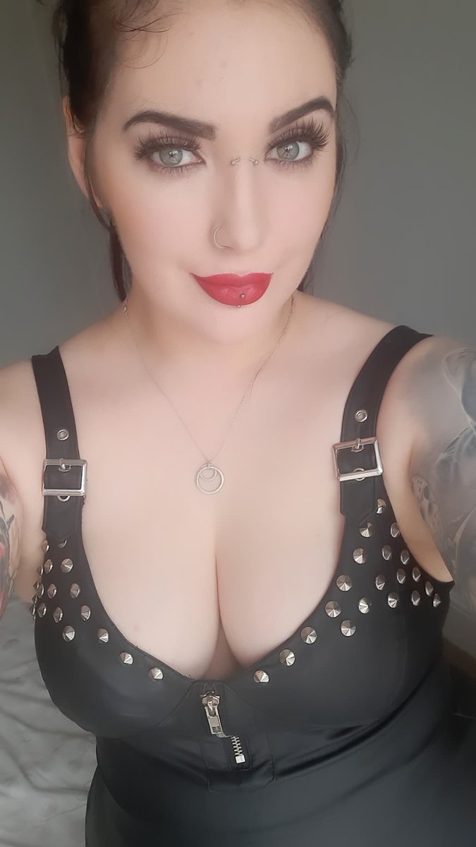 FindommeLana's tweet photo. My loyal subs funded a whole night out for me the other day! The first time I've been able to do this in a long time. 

You good little piggies! 

Findom finsub femdom https://t.co/Xmwj91Jqn7