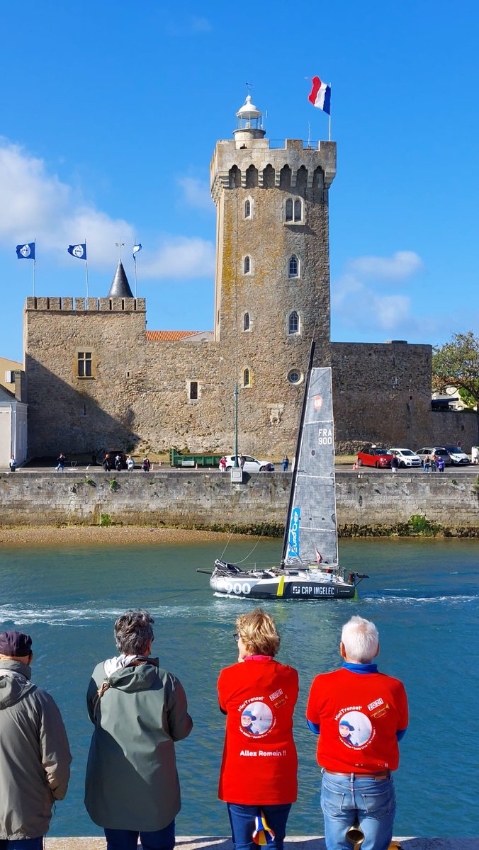 YannickMOREAU's tweet photo. Et c’est parti pour la #MiniTransat !
Mini bateaux mais Maxi #aventure 👍
Go Tim Darni Go !
#LesSablesdOlonne #SantaCruzdeLaPalma #Canaries #SaintFrancois #Guadeloupe #Eurochef #PaysdelaLoire #Vendée https://t.co/s8zQhnPCEQ