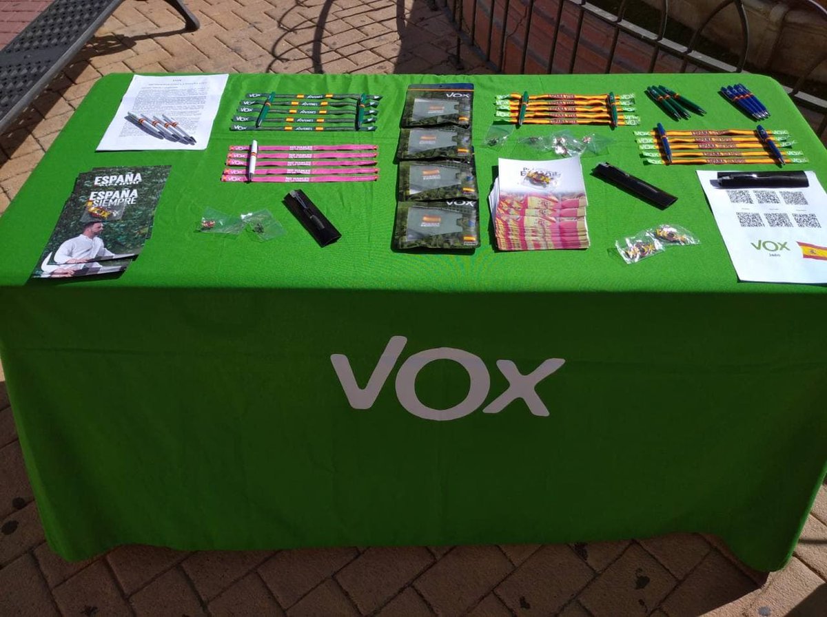 VoxUbeda's tweet photo. MESA INFORMATIVA EN MANCHA REAL

Seguimos dando a conocer el mensaje de VOX en la provincia. Gracias, Mancha Real! Hasta la próxima!

#VOXPORJAÉN https://t.co/3d0MnLZxPk