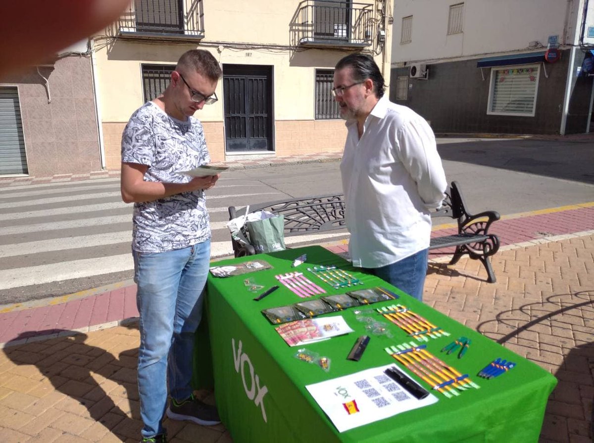 VoxUbeda's tweet photo. MESA INFORMATIVA EN MANCHA REAL

Seguimos dando a conocer el mensaje de VOX en la provincia. Gracias, Mancha Real! Hasta la próxima!

#VOXPORJAÉN https://t.co/3d0MnLZxPk