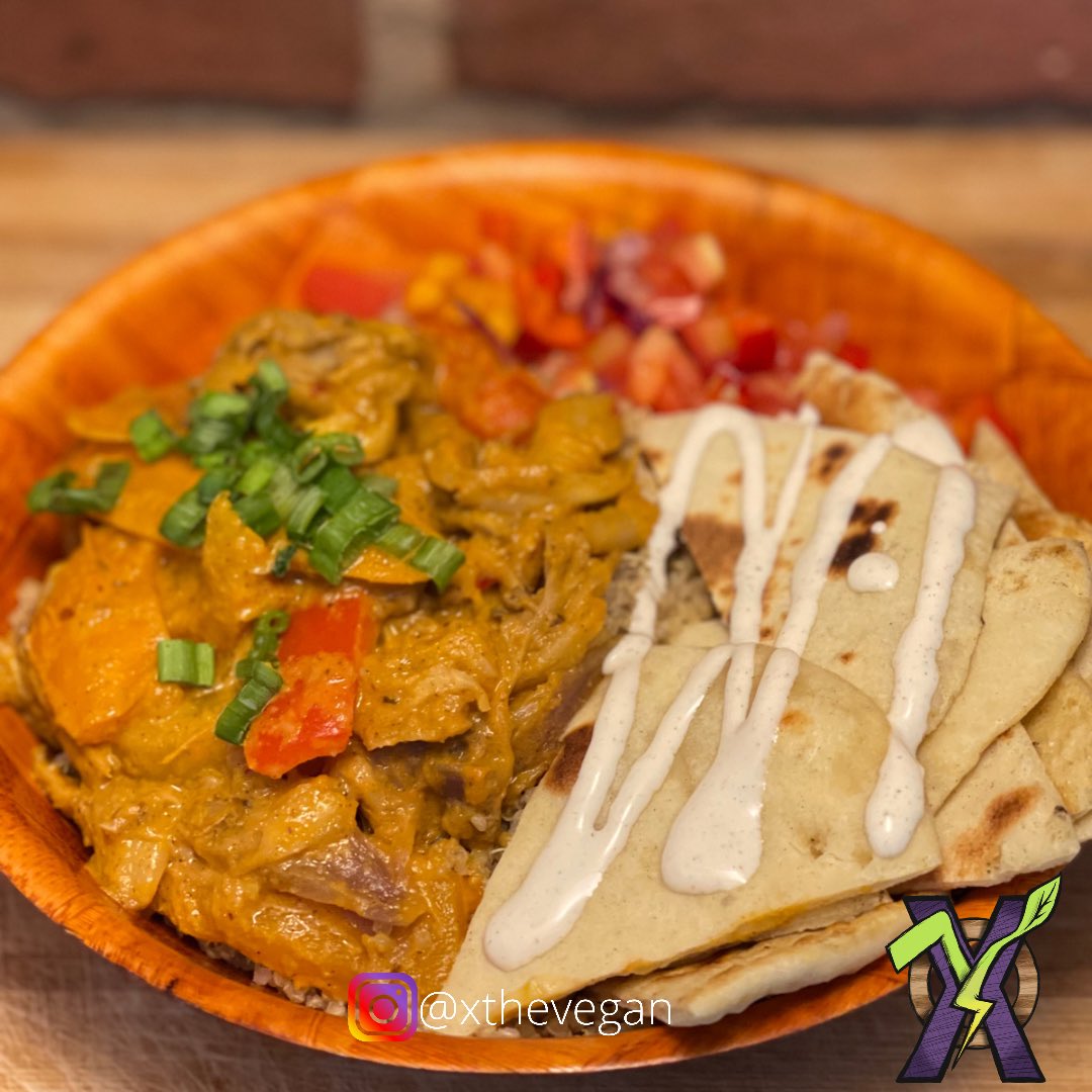 xthevegan's tweet photo. 🌱Oyster 🍄 Masala 
🌱Kamut Naan 🫓 
🌱Seasoned Quinoa 🍚 
🌱Pico (plum 🍅 , red 🧅 , 🫑, keylime, sea salt, olive oil) 
🌱Tahini Hemp sauce https://t.co/fUF2cUQfAa