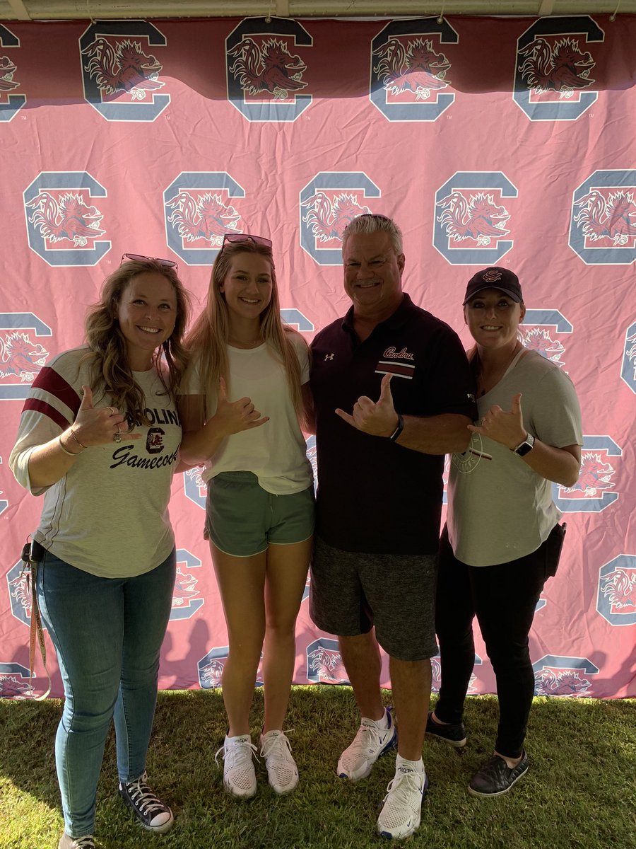 had an amazing time at university of south carolina!! thank you so much ❤️🤍<a href="/GamecockSoftbll/">South Carolina Softball</a> @scsbcoach_bev #gamecocks #uscsoftball