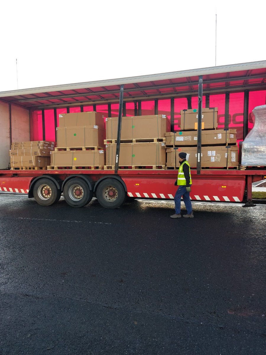 Fittr_life's tweet photo. Busy but great start to the week at the brand new @flyefit gym.
All hands on deck today delivering exclusive @LifeFitness and @HammerStrength equipment.
The place is really starting to take shape, roll on the launch π₯³
#Fittr #FittrLife #WhatWeDo #GymsIreland #GymEquipment https://t.co/PaXaCvtajH