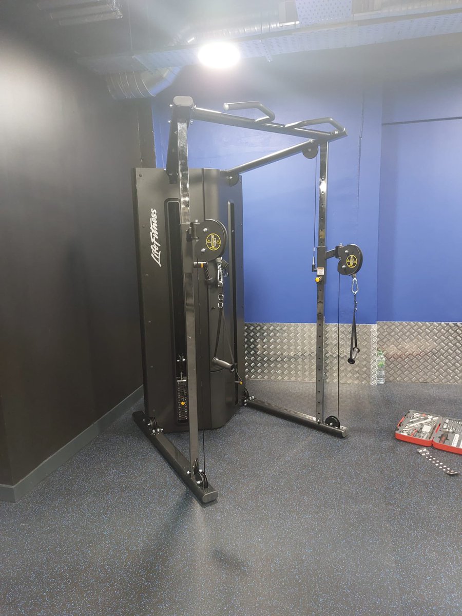 Fittr_life's tweet photo. Busy but great start to the week at the brand new @flyefit gym.
All hands on deck today delivering exclusive @LifeFitness and @HammerStrength equipment.
The place is really starting to take shape, roll on the launch π₯³
#Fittr #FittrLife #WhatWeDo #GymsIreland #GymEquipment https://t.co/PaXaCvtajH