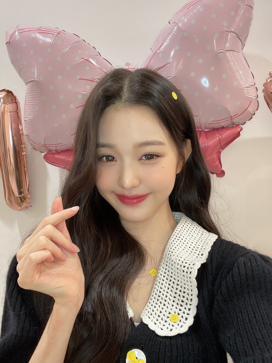 wonyoungpics's tweet photo. our pretty girl 🤍 https://t.co/1gcJpE7swV