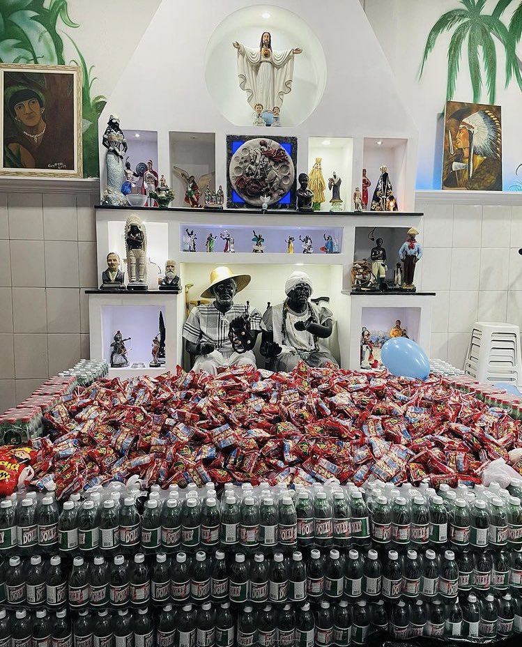 NossosOrixas's tweet photo. Daí você fala que macumbeiro é do “diabo”, mas olha o que o “diabo” entrega no dia 27 de setembro no dia de São Cosme e Damião… https://t.co/REddOS6DfK