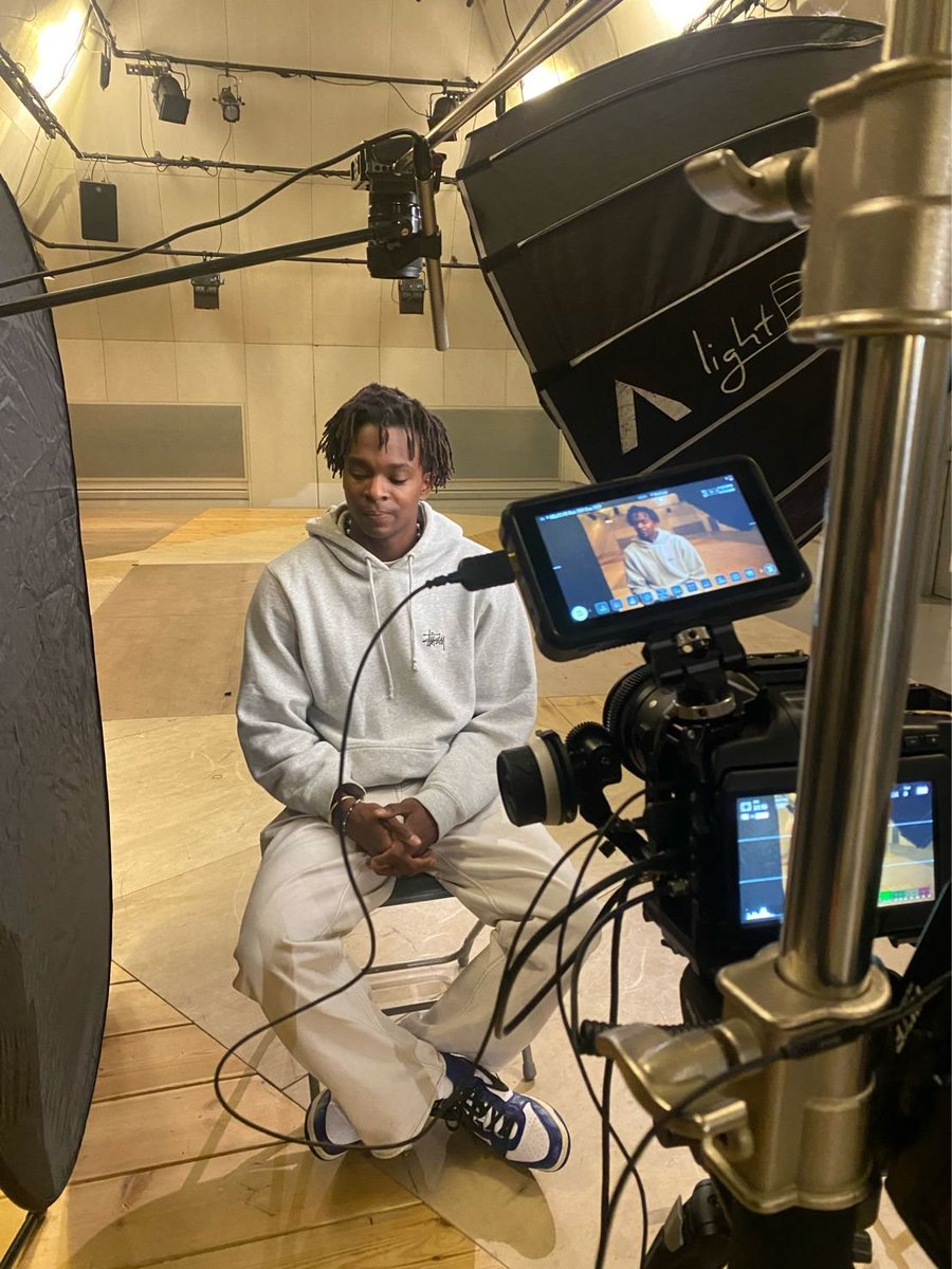 arnaudpc_'s tweet photo. C’est pas tous les jours que l’on interviewe un champion olympique ! 🥇🇫🇷 @Enzo_Lefort manie le fleuret et le clic comme personne. On a parlé JO, photo, cinéma et beaucoup d'INTERNET ! 

On bosse sur la saison 2 d'#InternetExplorers avec @burstudio ça arrive fooort💥 https://t.co/HZOU4viFTc