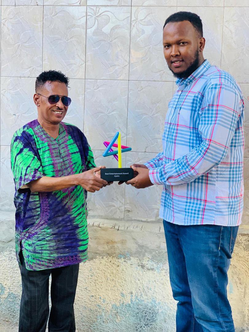 Isomaliawards's tweet photo. Incredibly sad to learn of the loss one of the greatest Somali comedians &amp; recipient of #ISA19 Entertainment Award, Abdi Muridi (Ajakis). He was a much loved/celebrated comedian who bought joy &amp; laughter to so many. Our deepest condolences to his family &amp; friends. Allah ya Rahma. https://t.co/ZA2YyYWyle