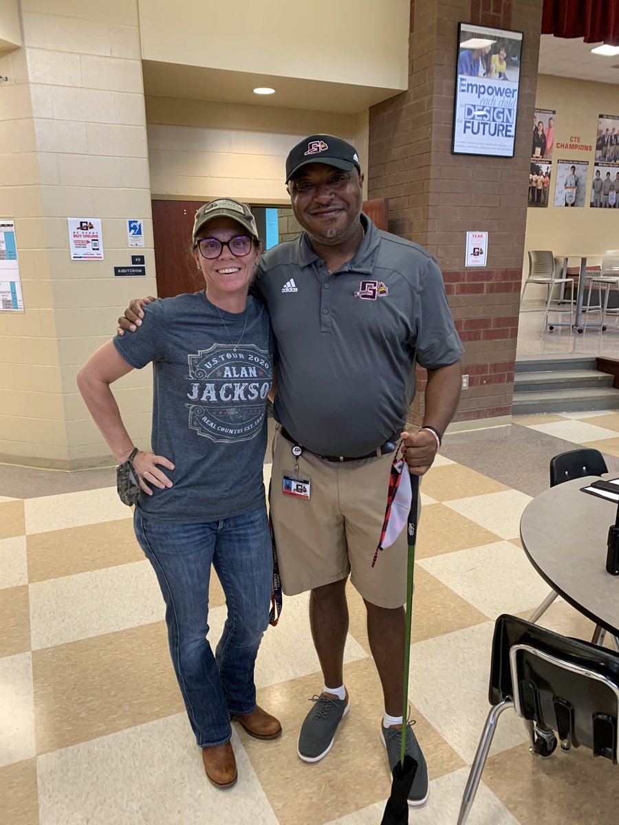jamiefpowell12's tweet photo. Homecoming Week in Gilbert America! Day 1: Country v Country Club. @RickyTillmon30 ready to get in 18 today! Let me see what you’ve got @GHS_Indians Crews! #wearecrew #wearegilbert https://t.co/Il0fqplUBb