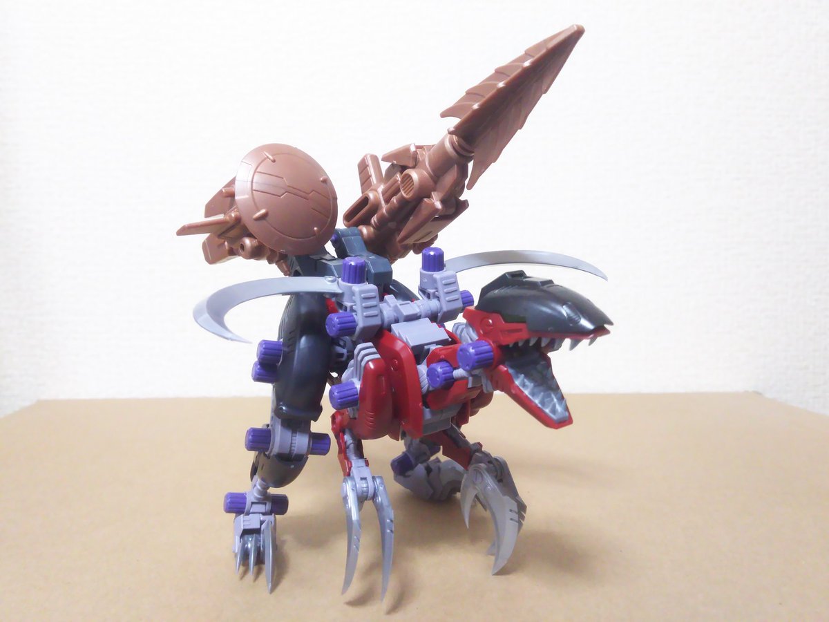 黒がいれば白も居るだろうというベタなネタで、白騎士レブラプター案。
パイルバンカーが発売されたら接続アーム拝借予定。 