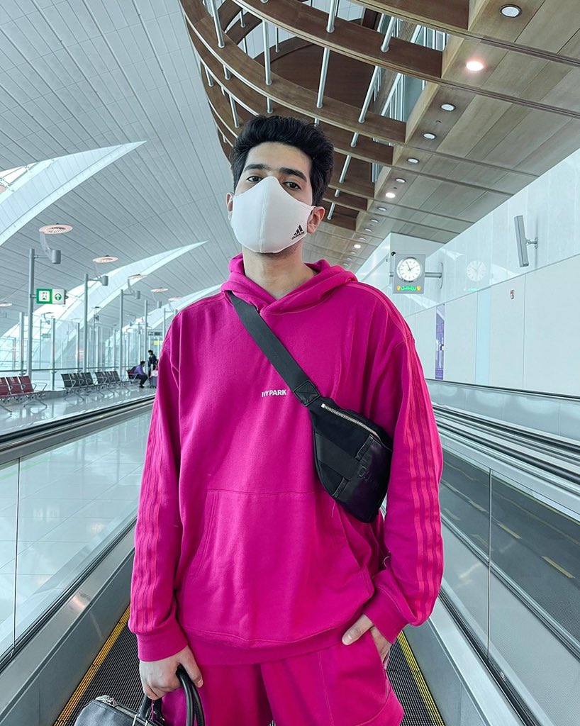 ArmaanMalik22's tweet photo. always flyyyyy 😷💼✈️ https://t.co/H7emSljj8f