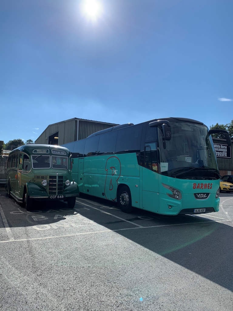 BarnesCoaches's tweet photo. Vintage vs Modern 😉
Whilst at Marlborough Coach Park we bumped into @MervynsCoaches in their great 1949 Bedford OB.

Back in the day, we had our #Bedford in our fleet! See pic 2 for a Barnes throwback. ➡️➡️➡️

📸 Sarah Pyne https://t.co/1tPl3zKWvv