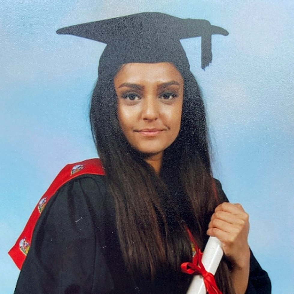 ajplus's tweet photo. UK police arrested a 3rd suspect in the murder of London teacher #SabinaNessa, who was killed after disappearing on a 5-min walk to meet a friend.

2 other suspects have been released. At a vigil, family said: "Our world is shattered."

There is 1 femicide in the UK every 3 days. https://t.co/nD1tc2kYi6