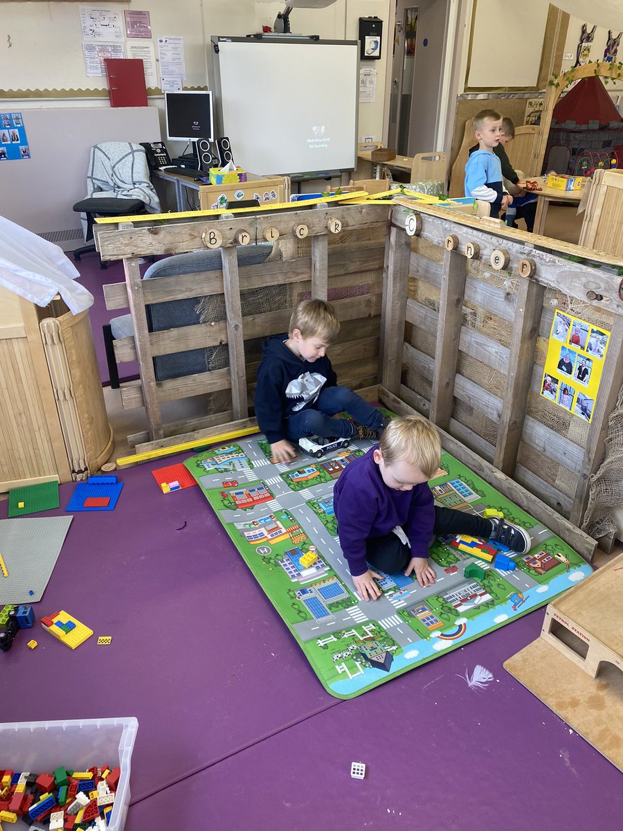 LasswadeELC's tweet image. ☀️ Good concentrating and co-operating going on in nursery today #learningdispositions