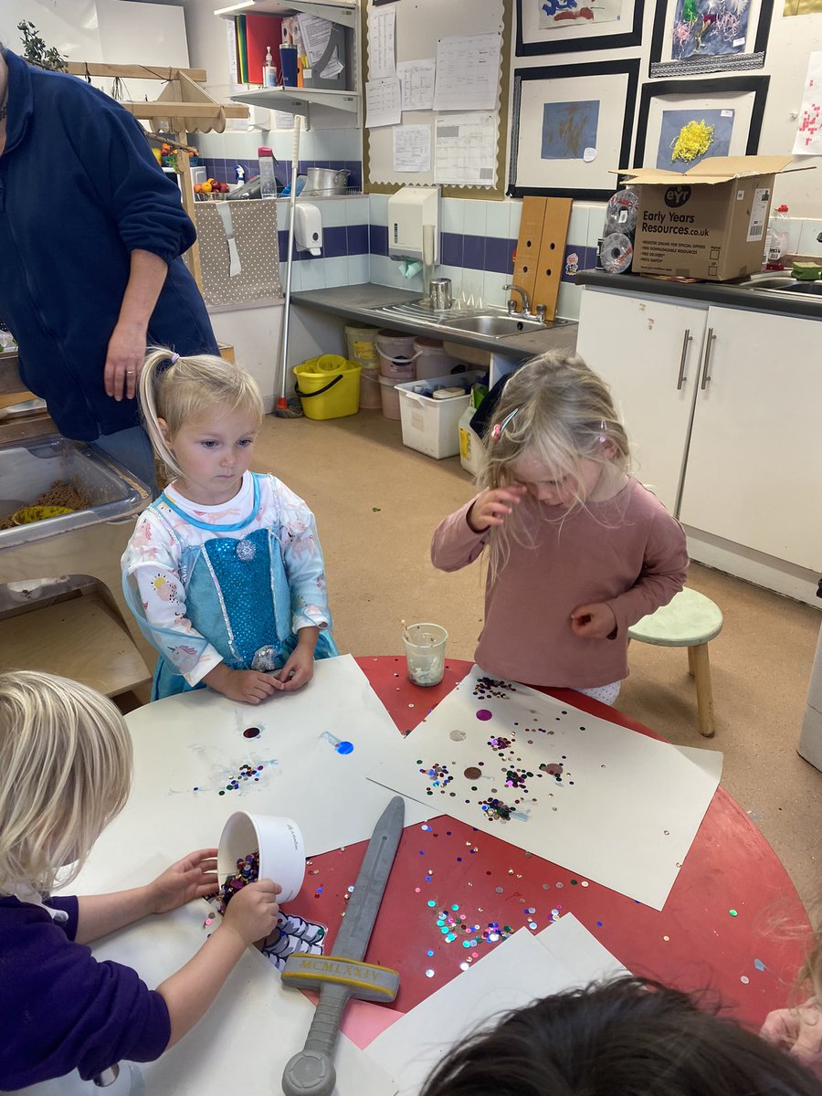 LasswadeELC's tweet image. ☀️ Good concentrating and co-operating going on in nursery today #learningdispositions