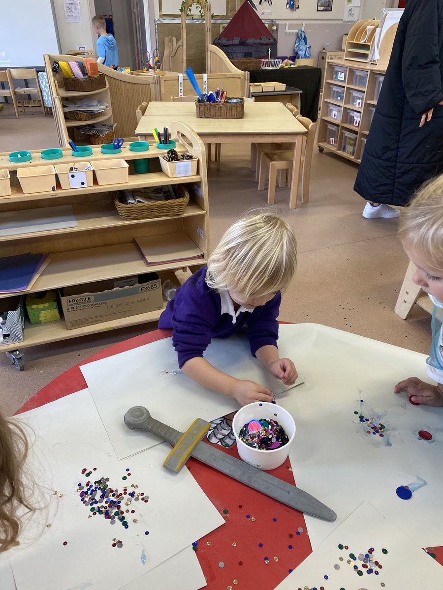 LasswadeELC's tweet image. ☀️ Good concentrating and co-operating going on in nursery today #learningdispositions