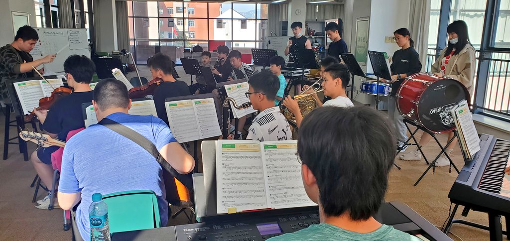 ExpatMusicEd's tweet photo. Student wanted to try his hand at conducting during rehearsal.  #everyonecanlead #inquiry #band #QISS @TheLeaderinMe https://t.co/p0QYthKPTA