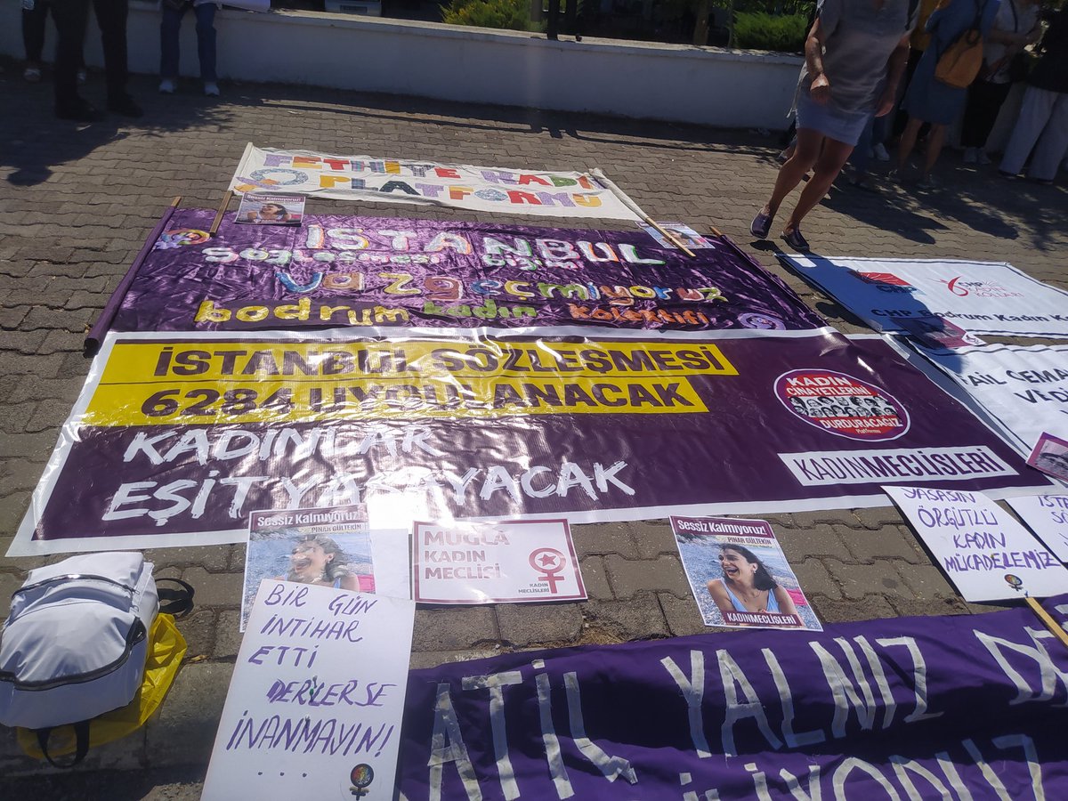 MuglaMeclisi's tweet photo. Kadın Cinayetlerini Durduracağız Platformu Muğla Kadın Meclisi olarak #PınarGultekinİcinAdalet sağlanması için Muğla Adliyesi'ndeyiz!
#pınargültekin https://t.co/IjvGk9zcNT