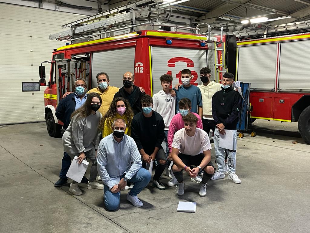 aytobejar's tweet photo. El sábado 25 de septiembre se hizo entrega de los diplomas correspondientes al grupo de 14 personas que han logrado su título de socorrismo. 
#Béjar  #bomberosbéjar https://t.co/xFwyxgfCZF