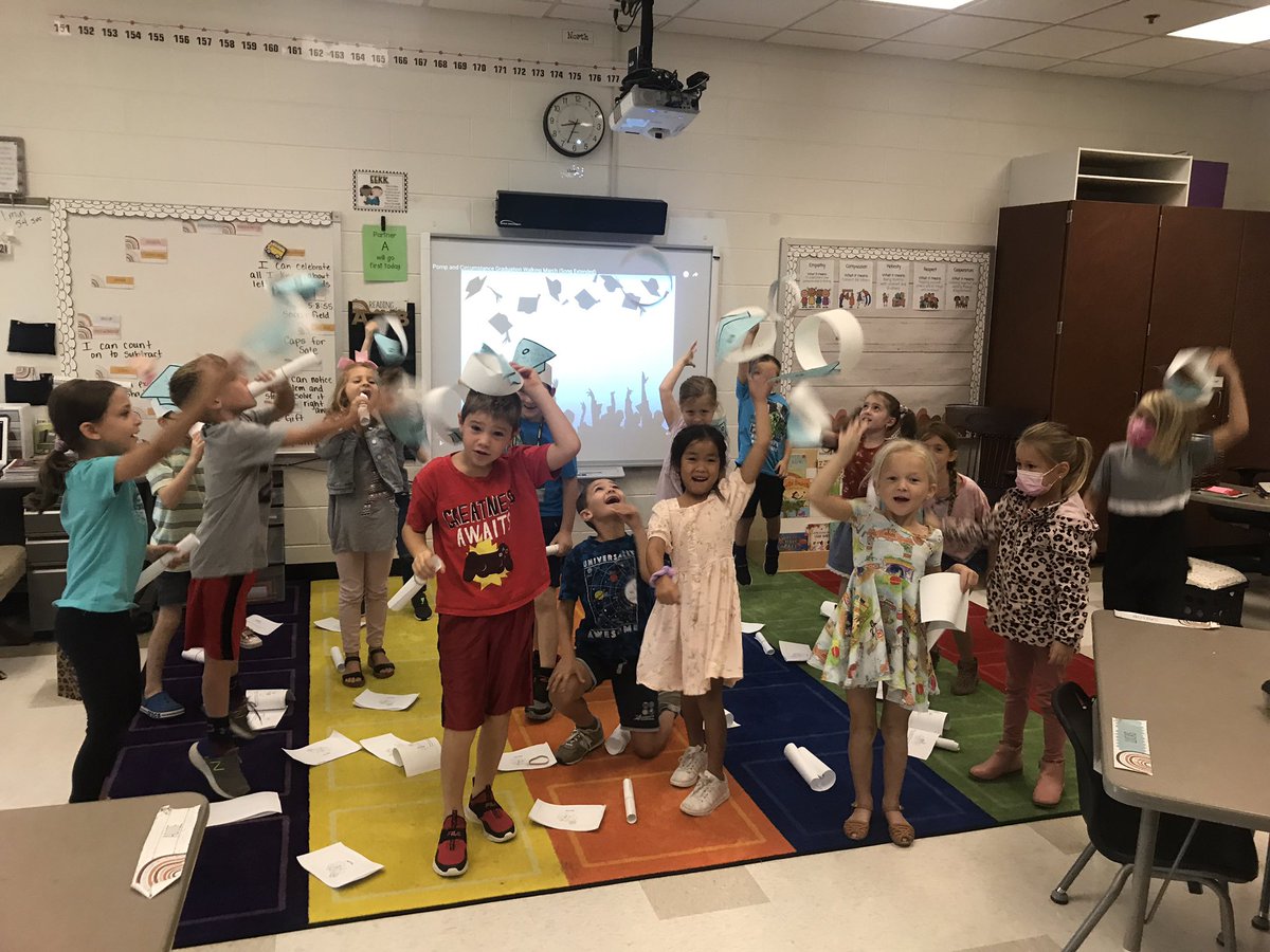 HaliHendricks's tweet photo. We can use everything we know to tackle super hard words! Happy graduation 👩‍🎓 from our 1st phonics unit! #onerce #lex1literacy #bettertogetherinfirst https://t.co/tgFtfsY3rx