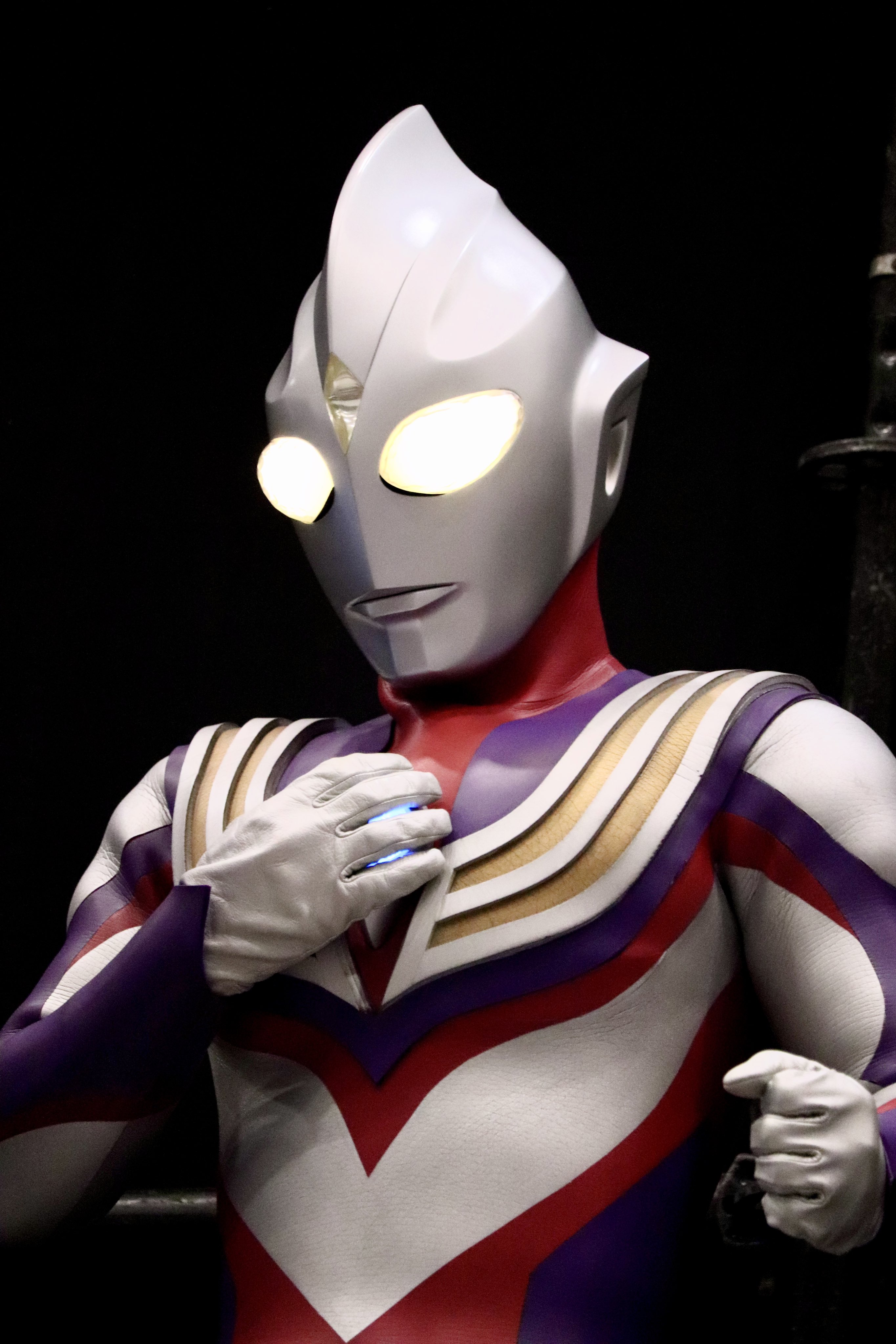 Photohanabi カラータイマーに手を当てるティガ ウルトラマンティガ T Co Zqi1of1k9b Twitter