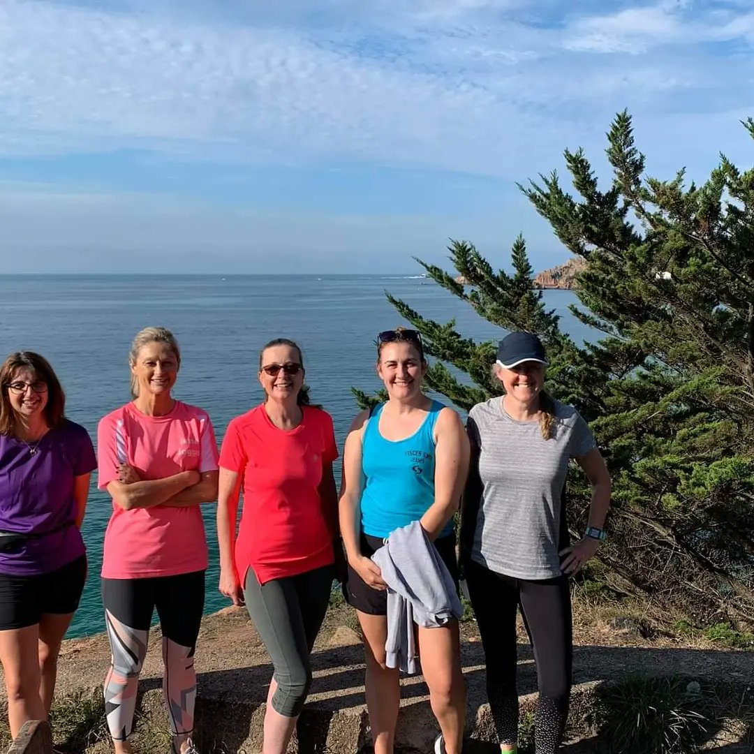 DidiAhier's tweet photo. This run was one of the most beautiful we've ever done. The 🌞 was shining,the sky and sea were deep blue. We sat on the beach wall and had a drink and it was stunning. 1 week to go to marathon day and I'm feeling the huge amount of support https://t.co/MigAC5heDd #doitfordurrell https://t.co/tyPk8wPXPe