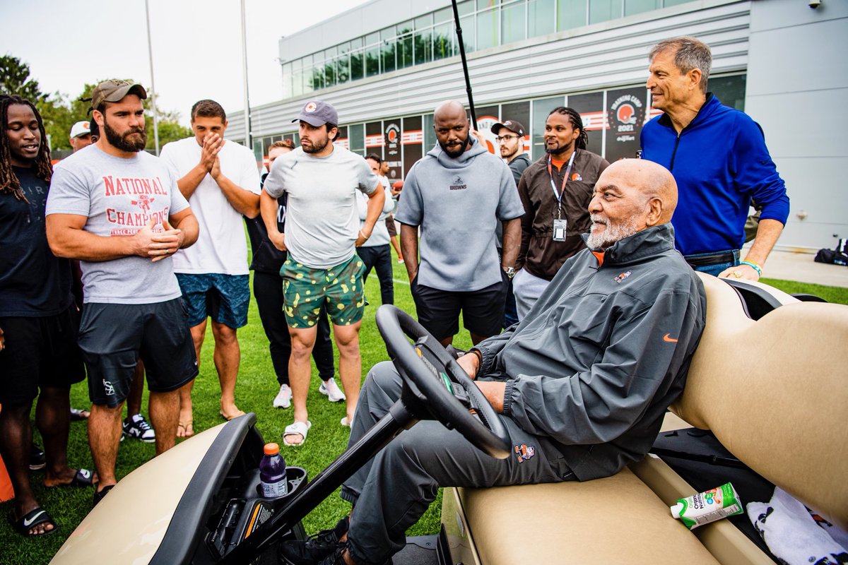 Victory Monday 😃Old School Enjoying Our New School Winners 🏈 #UMatter Go #Browns