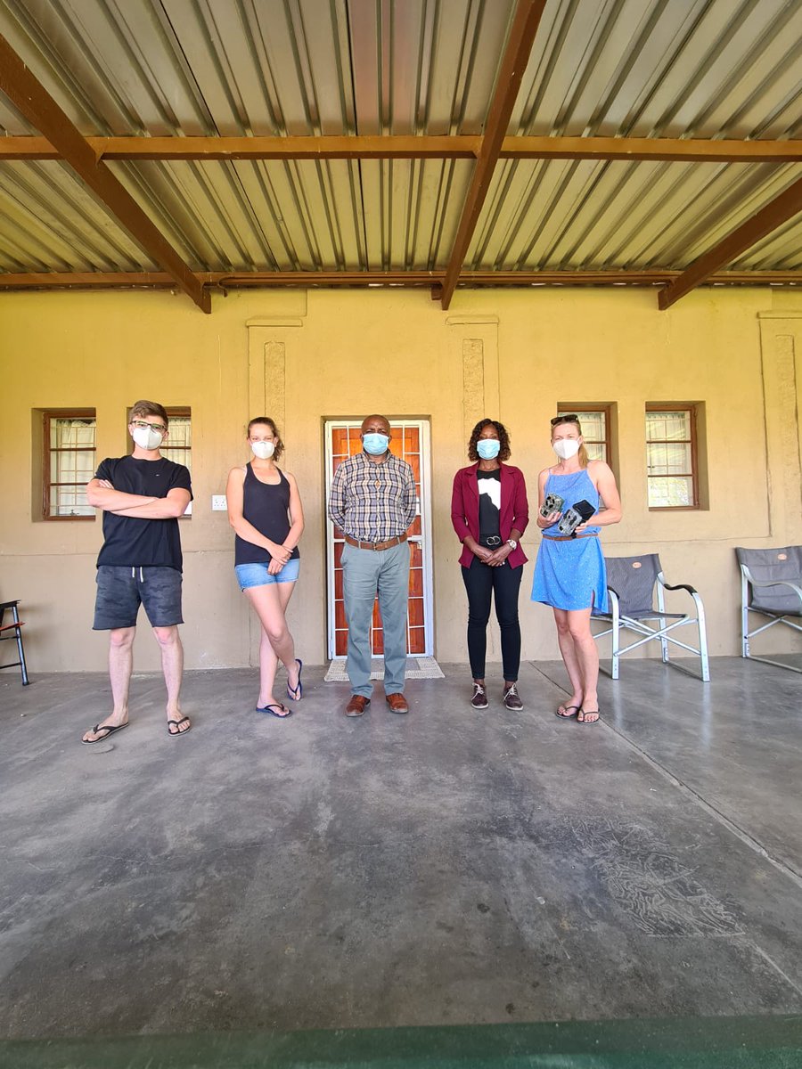 TMcIntyre_ZA's tweet photo. Fantastic service by the @SAPoliceService at #Vioolsdrif and the #NamibianPolice who worked together to not only retrieve 4 of our stolen #cameratraps, but also deliver them back to the students currently in the field at #Sandfontein nature reserve. @SandfonteinLodg @UnisaCAES https://t.co/bLRGg3cHnW