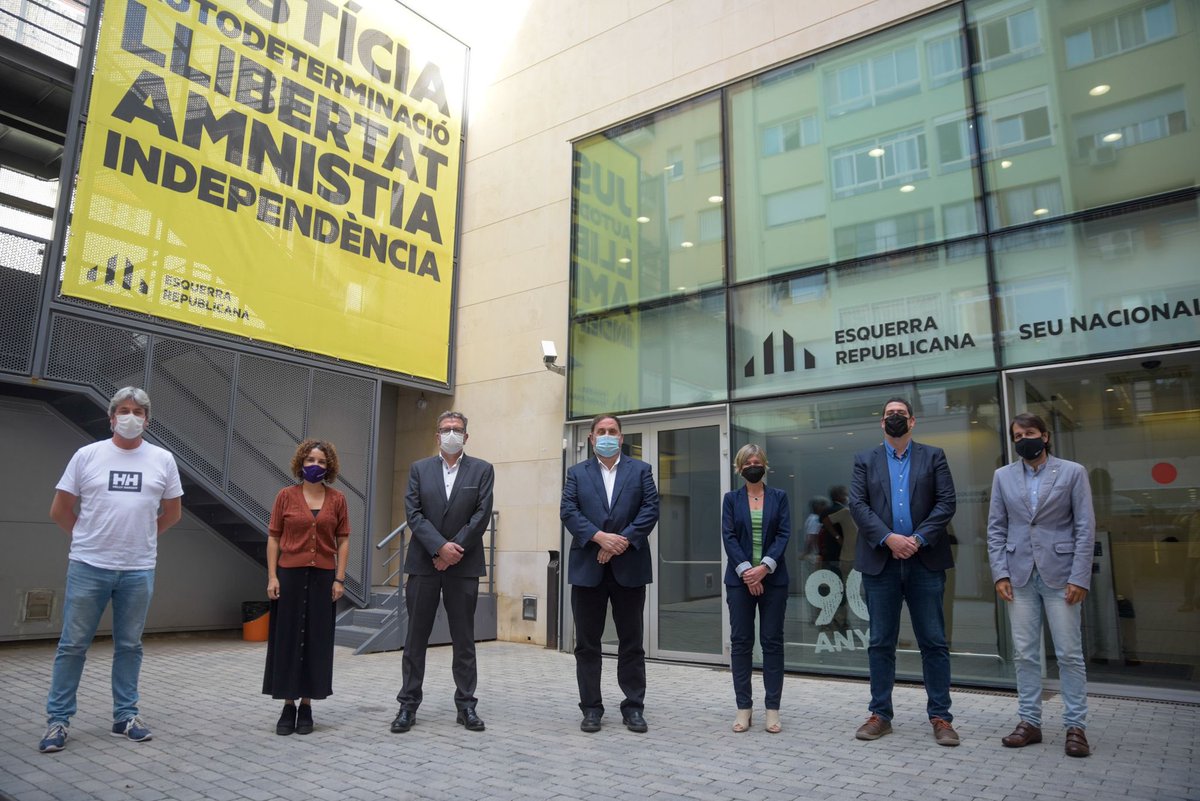 LoJoan's tweet photo. Les presidències de les diputacions de #Lleida i #Tarragona, la vicepresidència de la de #Girona i #ERC a la de #Barcelona ens hem trobat amb el president d’@Esquerra_ERC, @junqueras, per tal d’encarar l’estratègia que al 2023 torni a posar els municipis #alcostatdelagent https://t.co/4oTJWchfFl