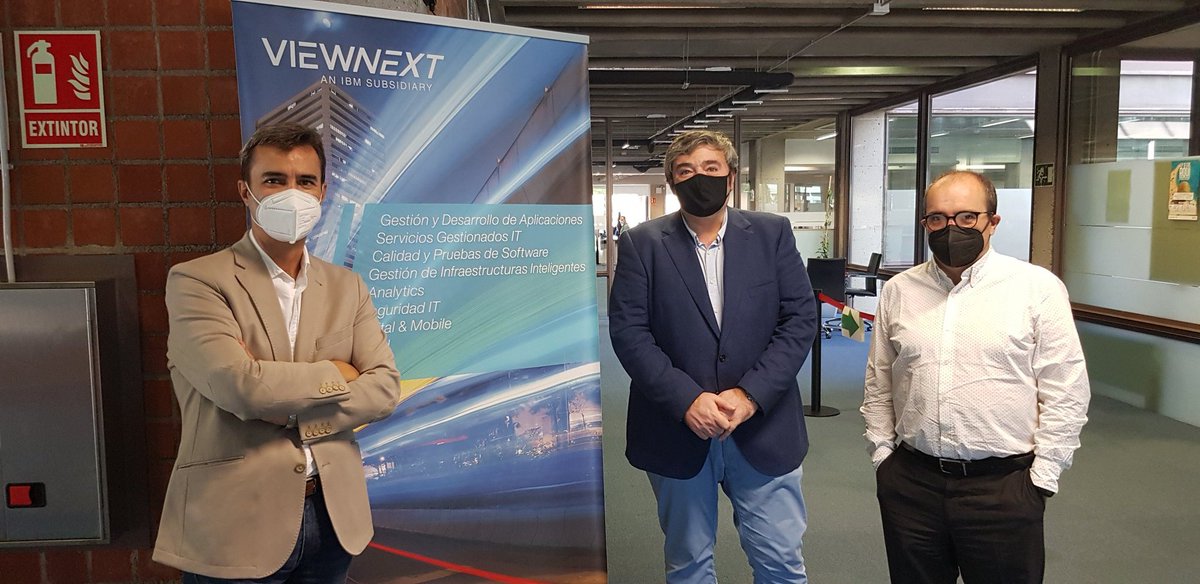 CatedraVIEWNEXT's tweet photo. Hoy hemos estado charlando con el Director General de @viewnext, Jorge Jiménez, en su visita al centro de #Cáceres, sobre las posibilidades de la @CatedraVIEWNEXT y @EPCC_Unex, y su clara apuesta por @EstudiantesEPCC de @infouex https://t.co/MpPNjJyZyh