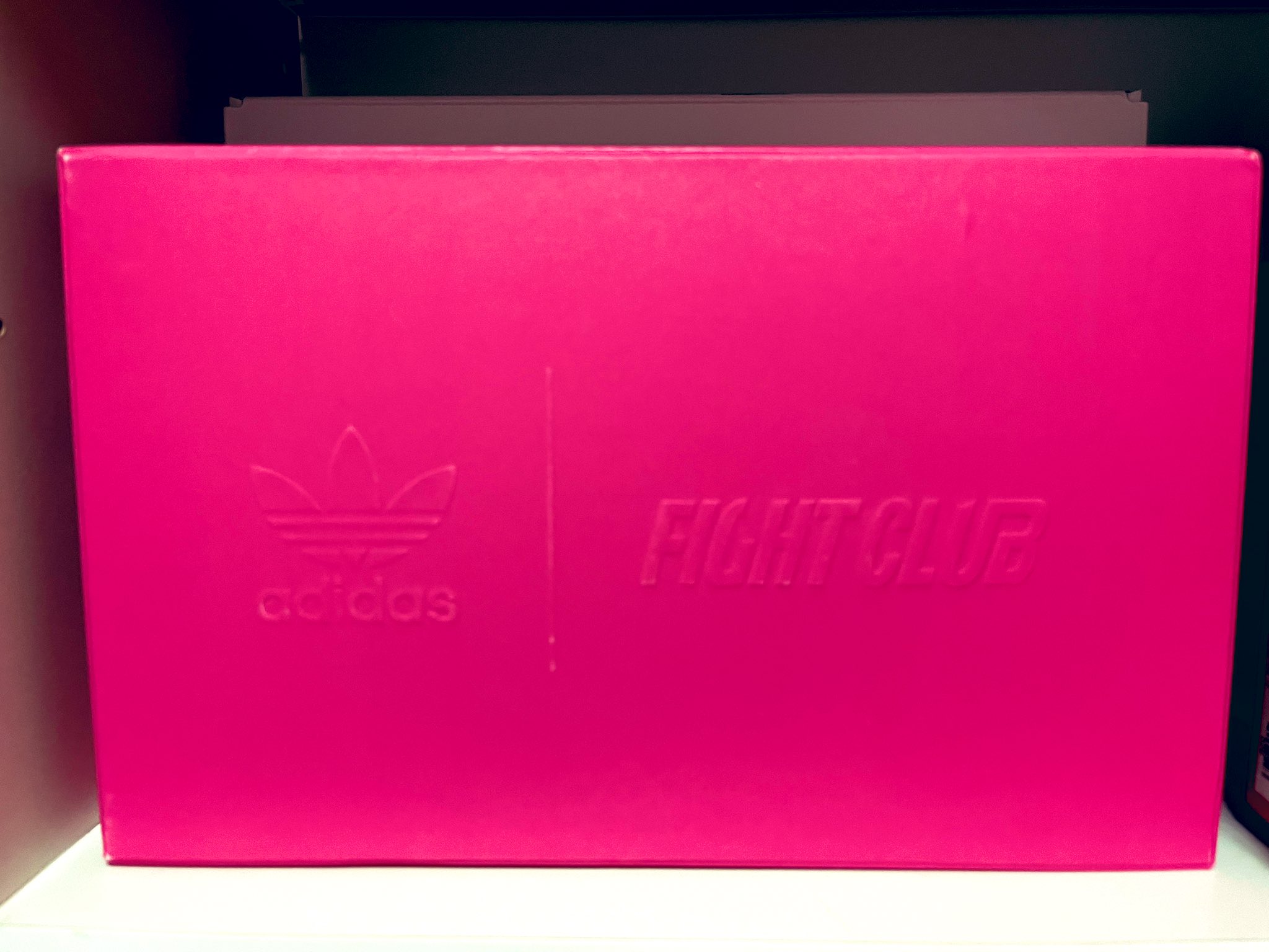 تويتر Ayumu Ogura على تويتر ところで Size とアディダスがコラボしたファイトクラブのcampus 80昨日届いたんすよ いつまでも厨二なのでファイトクラブ大好きで 箱もそうだし包装紙もファイトクラブ仕様だし 興奮して鼻血出そうになりました これは良いもの