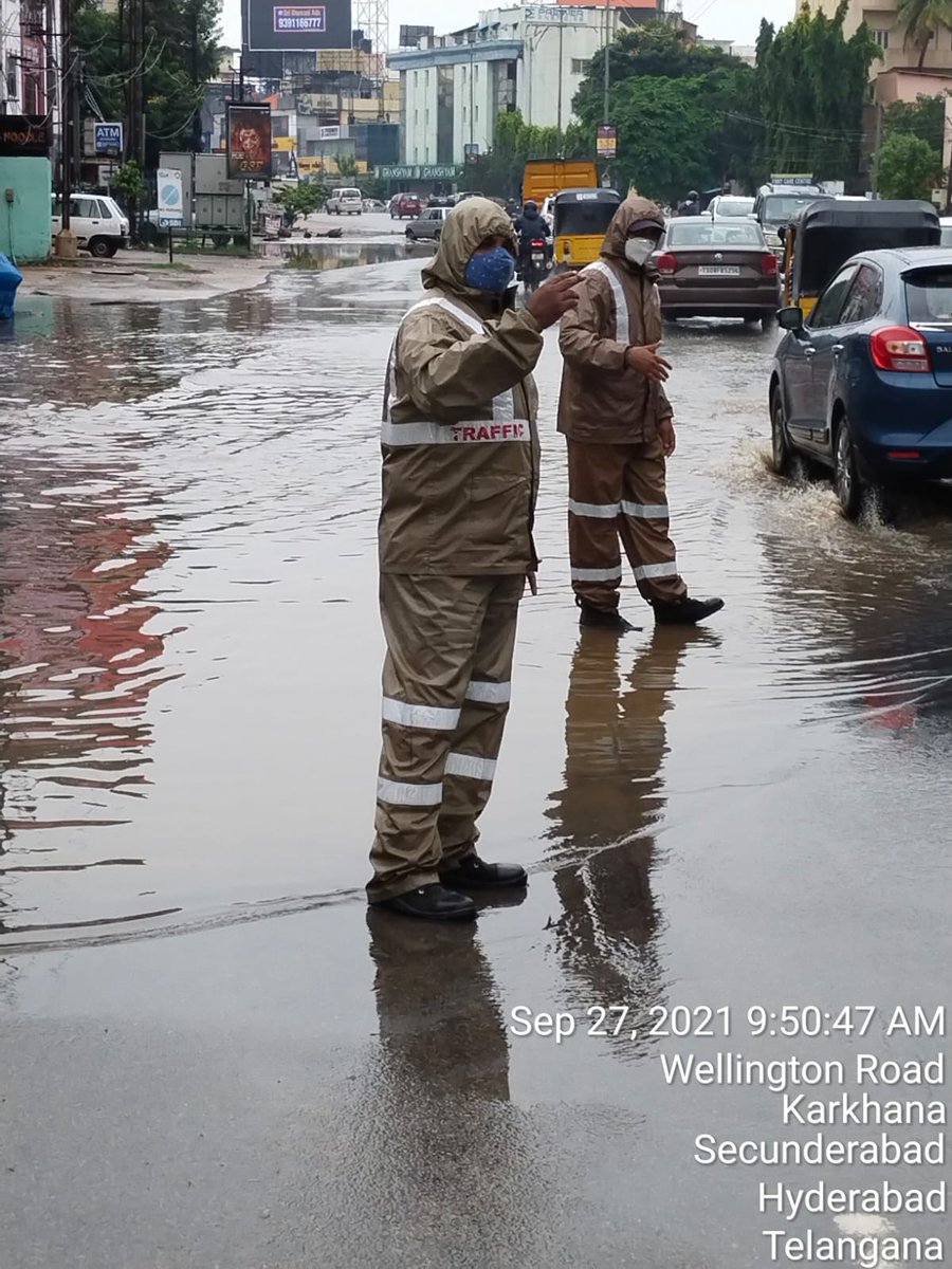 insptr_mrdp's tweet photo. Regulating the traffic in the limits of https://t.co/z3Zj7rLQI0 Marredpally https://t.co/vucLAkaFef
