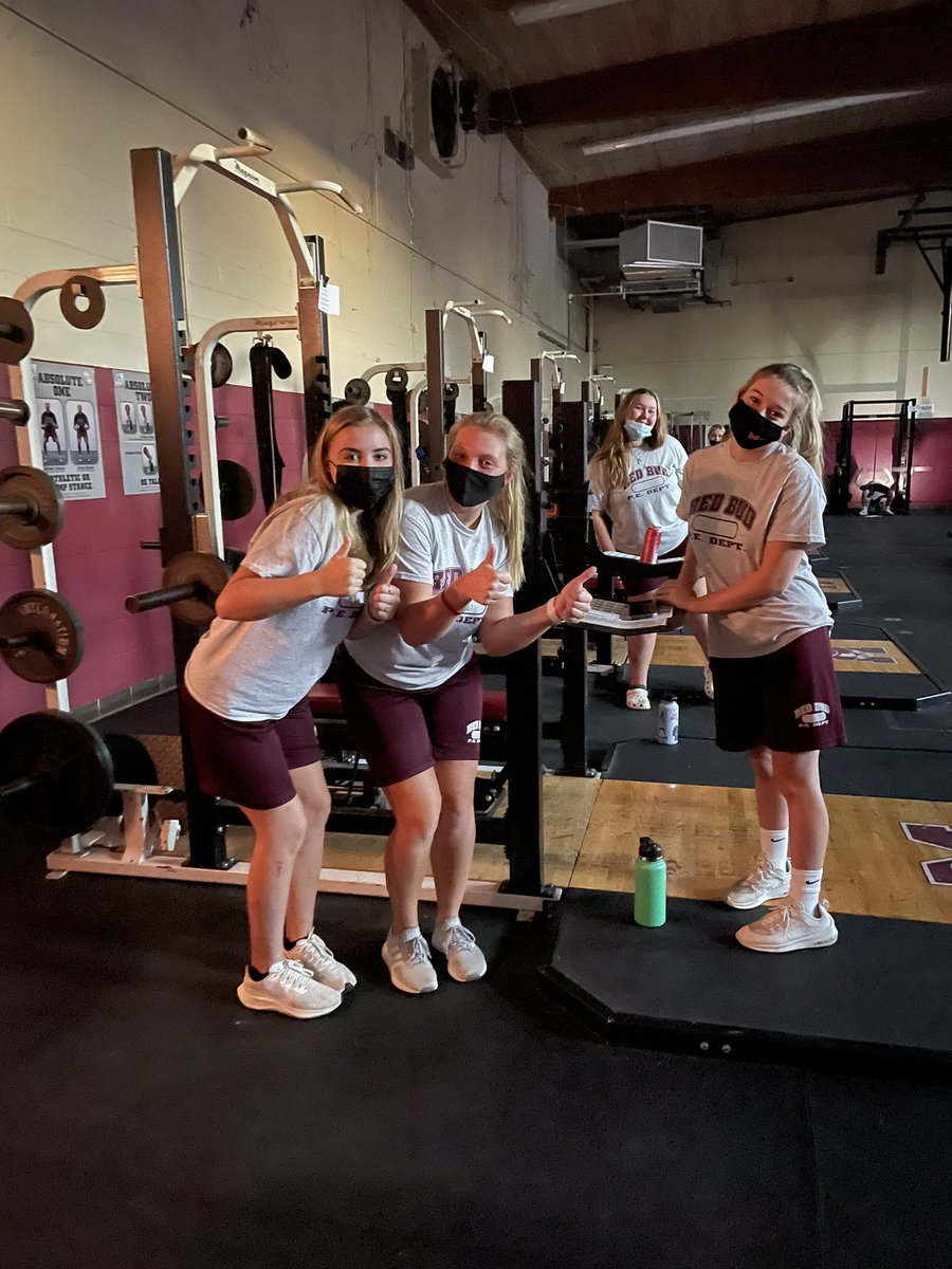 Even when the power goes out we lift in Early Bird 🏋️‍♂️. 👀 the flashlight in the background😂 #redbud132