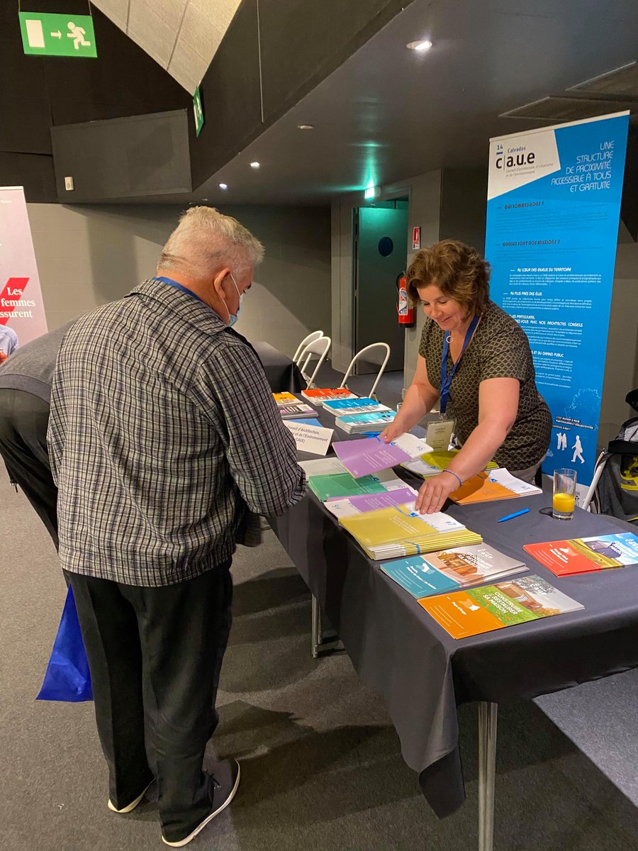 CAUE_CALVADOS's tweet image. Aujourd'hui, de nombreux élus ont pu retrouver le stand du @CAUE_CALVADOS à l’assemblée générale de l'#UAMC au Centre des congrès à #Caen. @HubertCourseaux, Président du CAUE du Calvados et Fabien Tessier, Directeur du CAUE du Calvados étaient présents pour cet évènement.