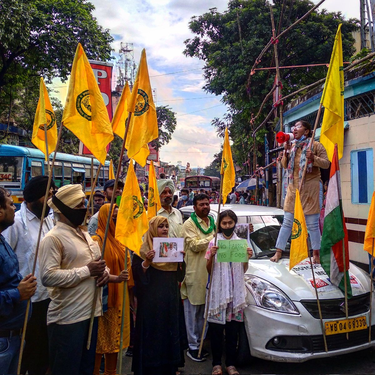 pdsf_students's tweet photo. Today's demonstration at Shyambazar, Kolkata. 
Solidarity to #FarmersBharatBandh 

#FarmersProtest #BharathBandh https://t.co/8MC5givXAA