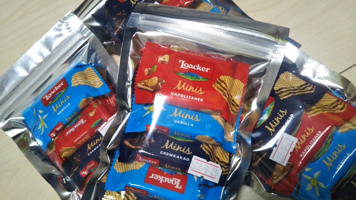 fzfthx's tweet photo. 今日駅に行ったらベルギーの子が学費を稼ぐ為にお菓子を売ってた。
お母さんが海外の学生さんに資格をとってもらう学校の先生だから色んな話を聞いていて頑張ってほしいと思い購入。うまwww https://t.co/T9GeddUr26